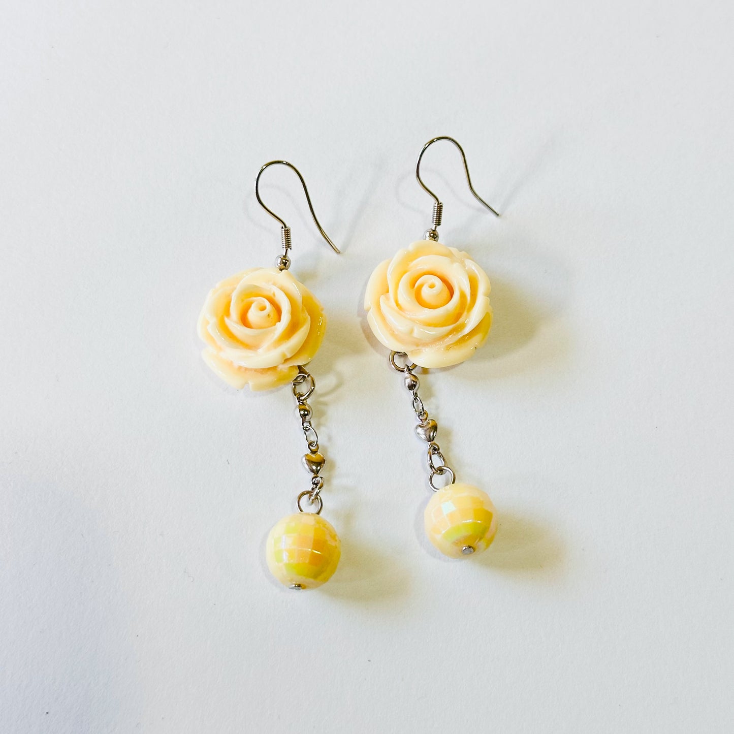 Aretes Flores crema